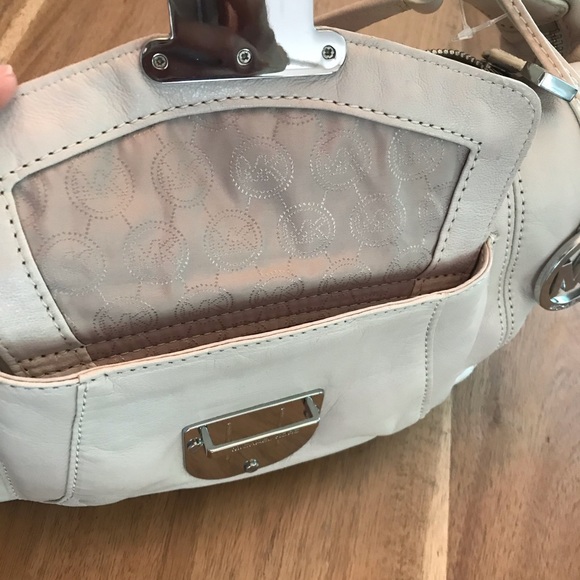 Michael Kors Waverly Purse - Picture 6 of 10